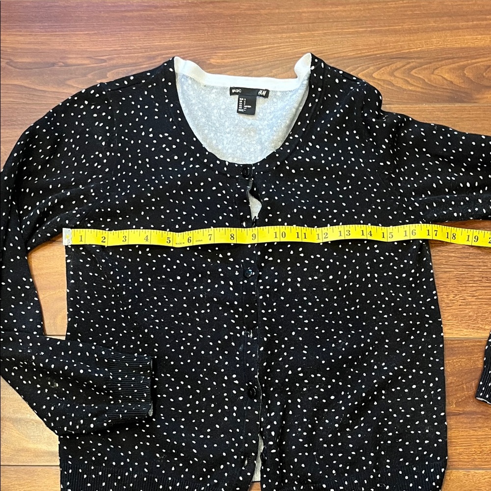 H&M Black and White Knit Sweater Cardigan Size Small - Picture 4 of 6